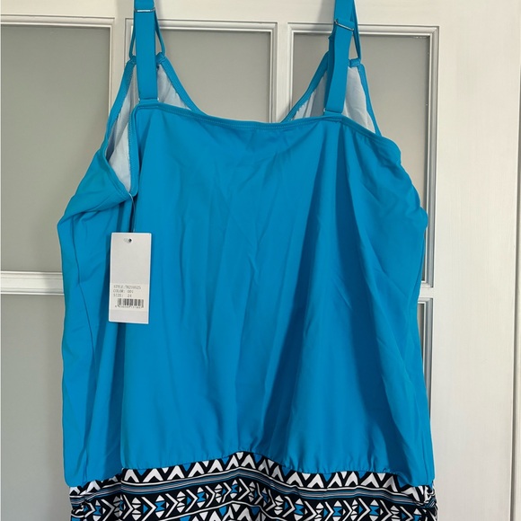 NWT Women’s Plus Size 24W Fullfitall Swimsuit top & shorts - Picture 2 of 10